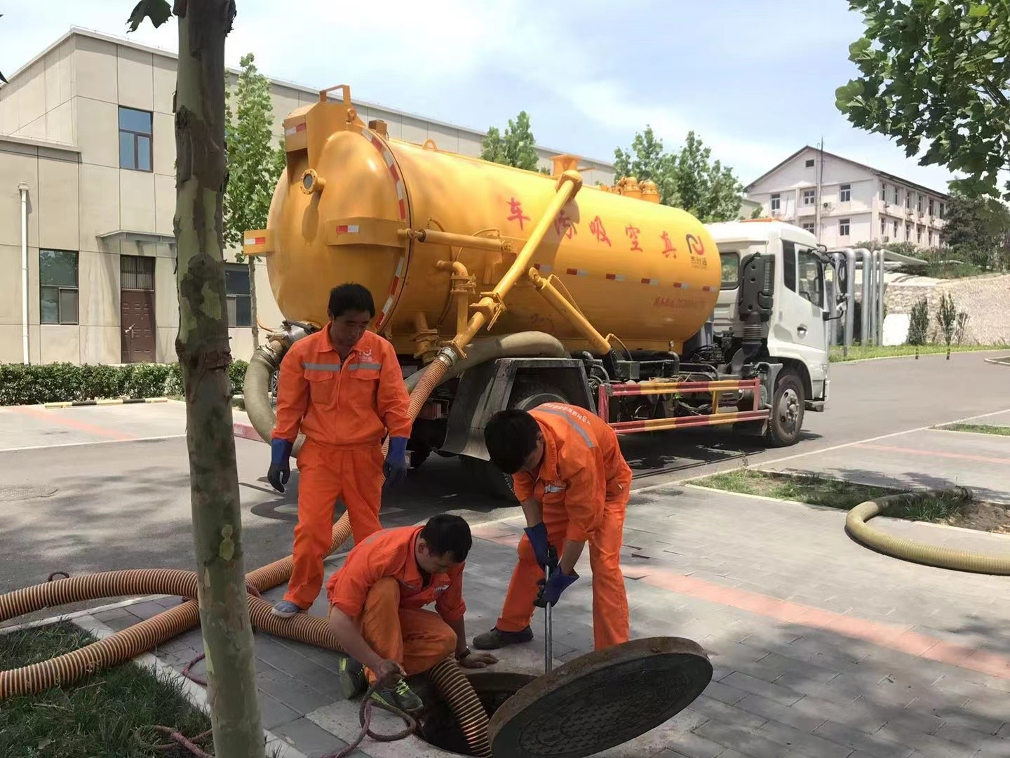 罗庄化粪池清理与5-8吨吸粪车施工效率分析